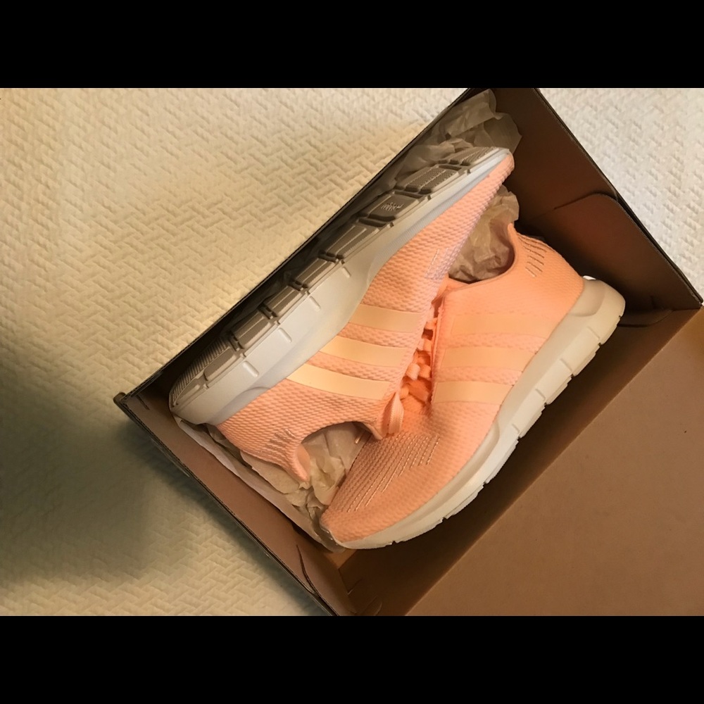 Women’s size 7 swift run J BRAND NEW